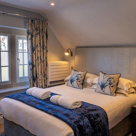 Bed and Breakfast Burlington House Boutique Оксфорд Экстерьер фото A bedroom at The Old Vicarage Hotel