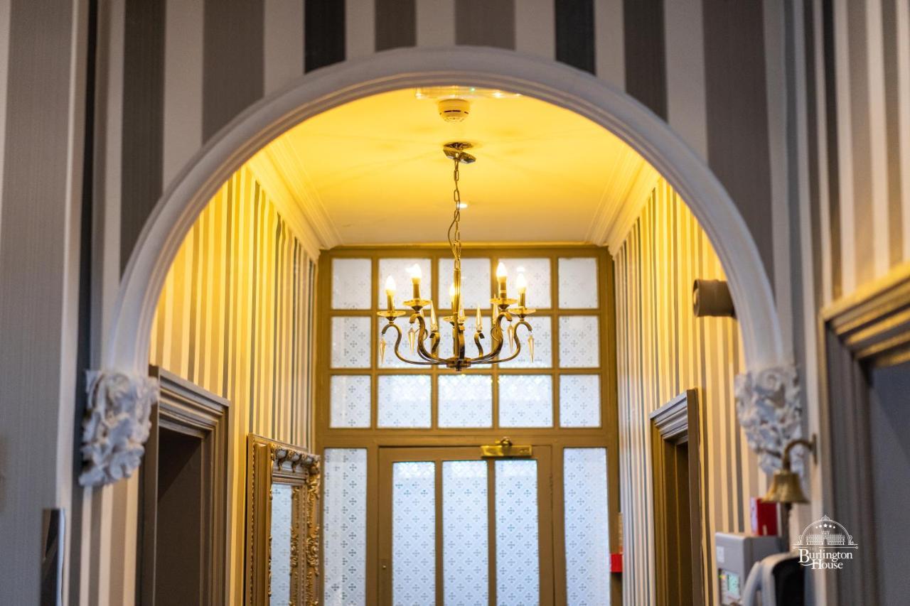 Bed and Breakfast Burlington House Boutique Оксфорд Экстерьер фото The entrance to the hotel
