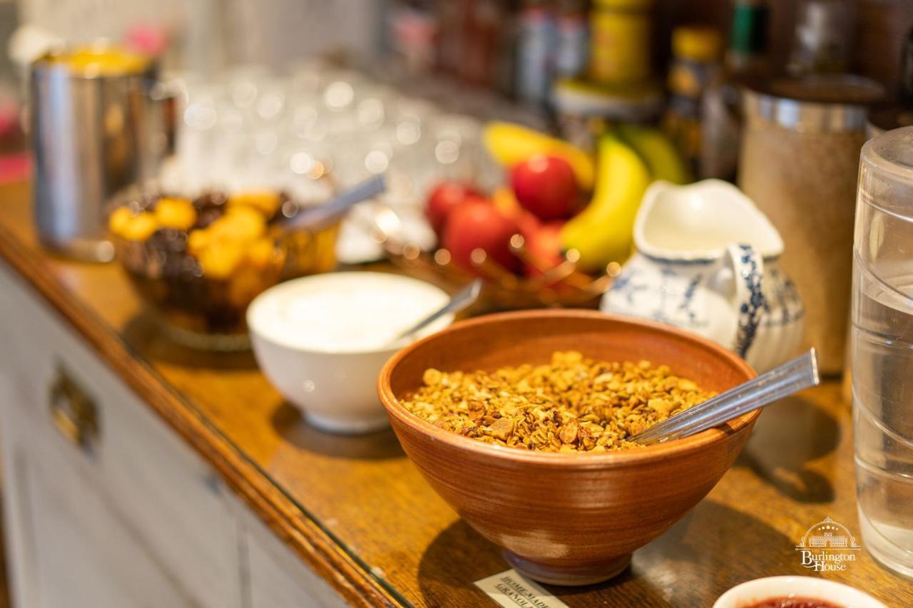 Bed and Breakfast Burlington House Boutique Оксфорд Экстерьер фото Breakfast buffet at the hotel