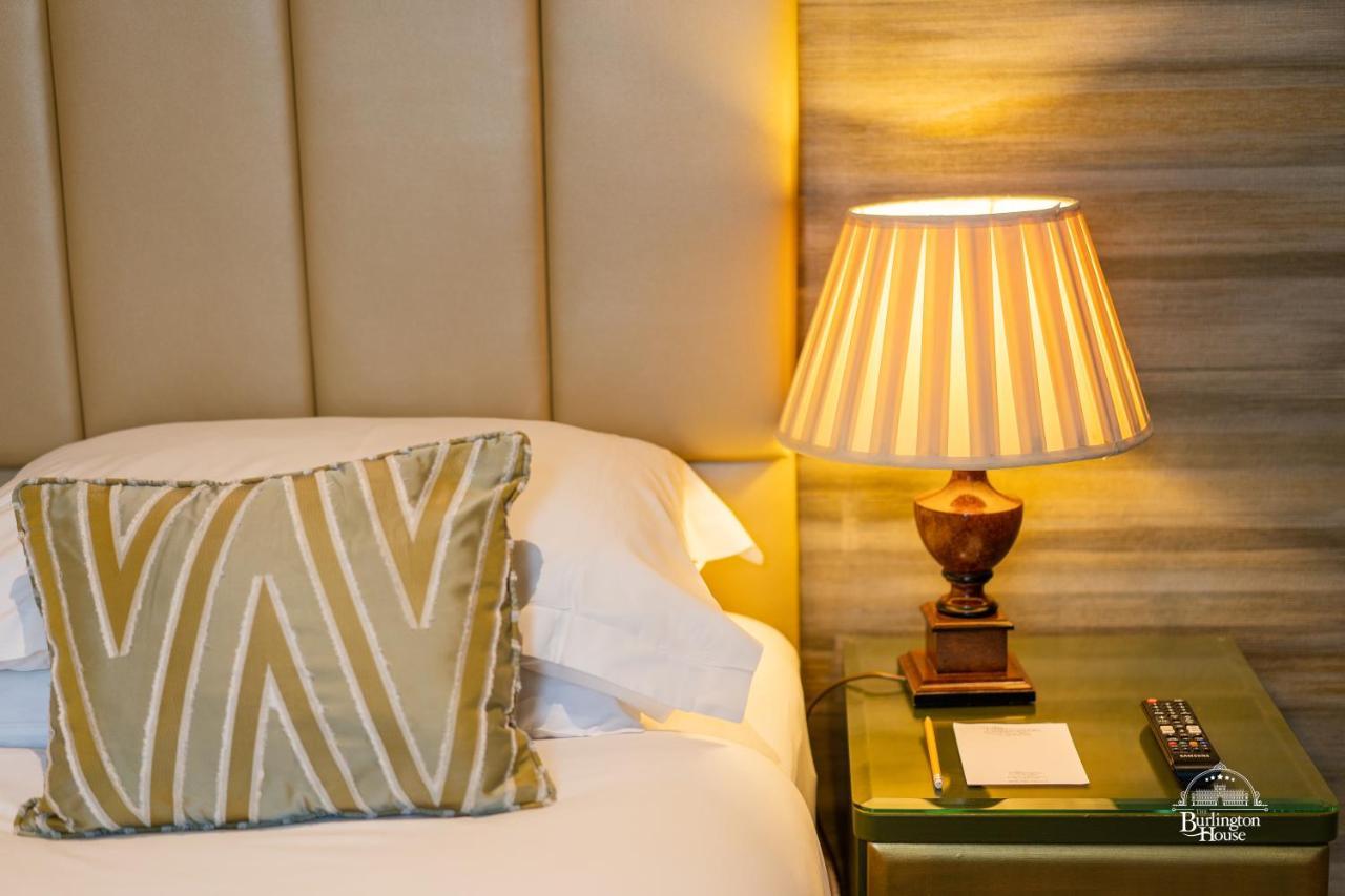 Bed and Breakfast Burlington House Boutique Оксфорд Экстерьер фото A lampshade