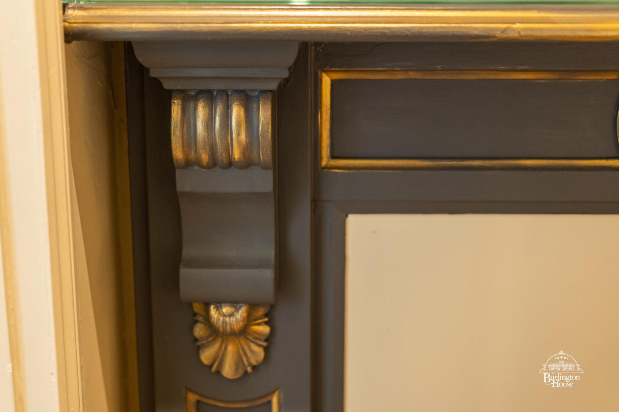 Bed and Breakfast Burlington House Boutique Оксфорд Номер фото Detail of the fireplace