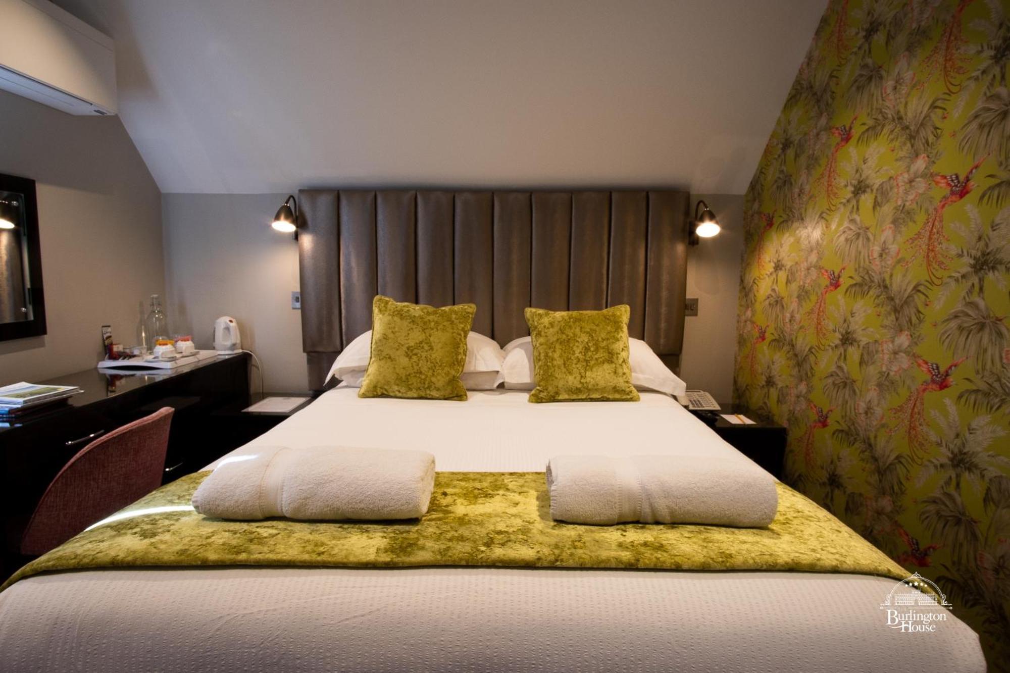 Bed and Breakfast Burlington House Boutique Оксфорд Номер фото A bedroom at The Old Bank Hotel