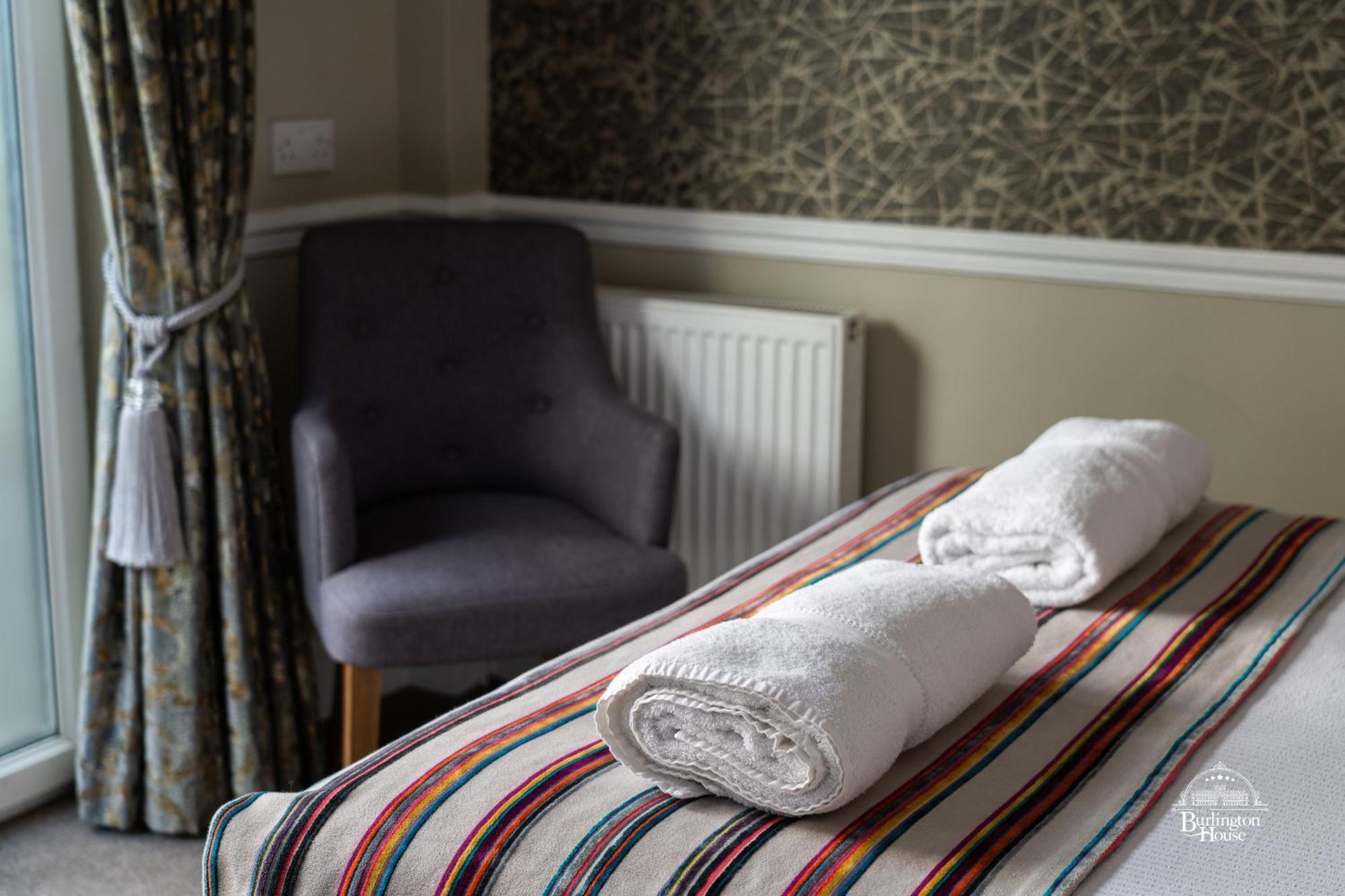 Bed and Breakfast Burlington House Boutique Оксфорд Номер фото A massage table