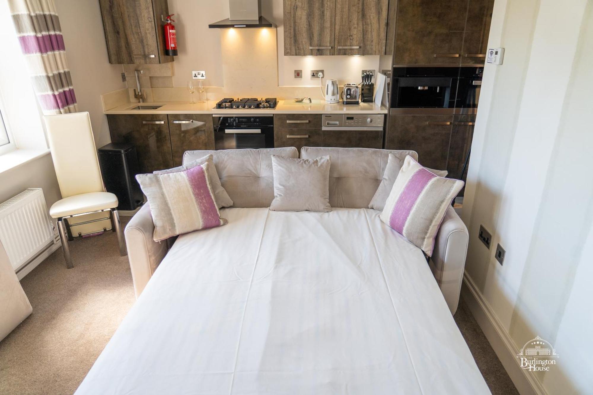 Bed and Breakfast Burlington House Boutique Оксфорд Экстерьер фото A sofa bed