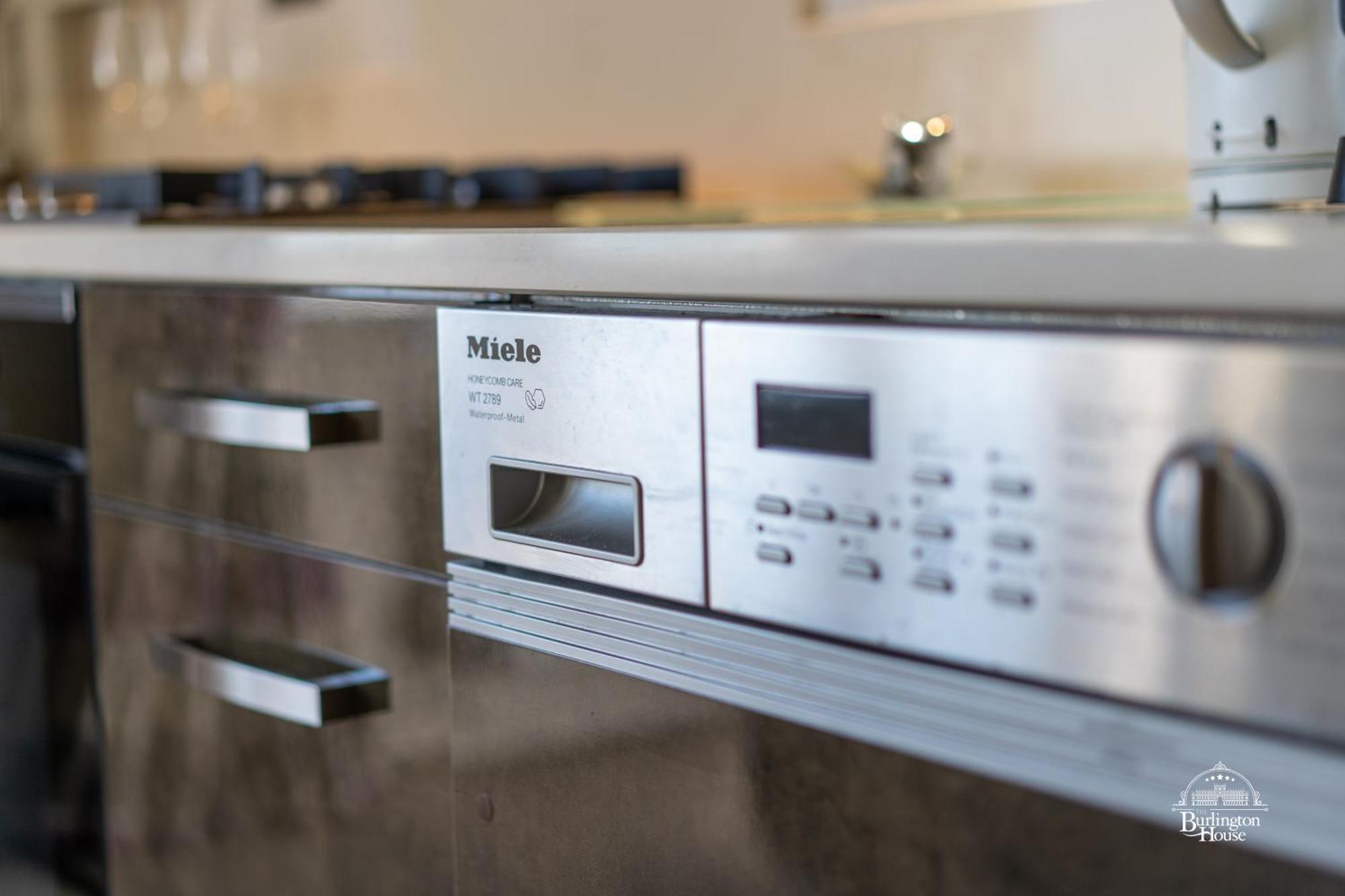 Bed and Breakfast Burlington House Boutique Оксфорд Экстерьер фото Miele dishwasher