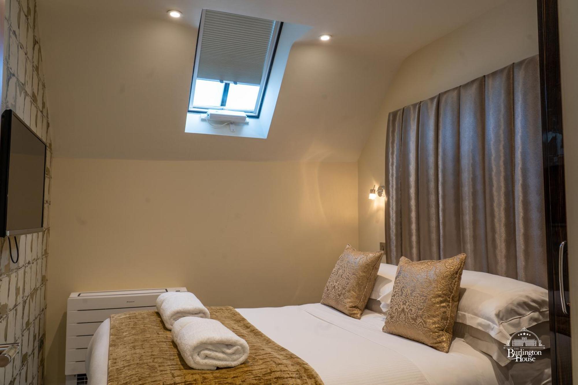 Bed and Breakfast Burlington House Boutique Оксфорд Экстерьер фото A bedroom at the hotel